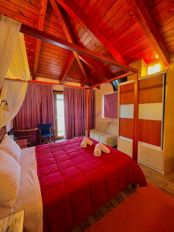 Entheon Rooms Marathopoli Bagian luar foto