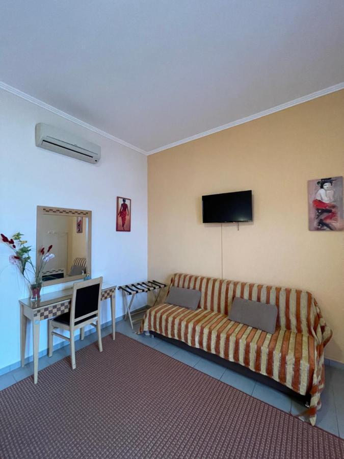 Entheon Rooms Marathopoli Bagian luar foto